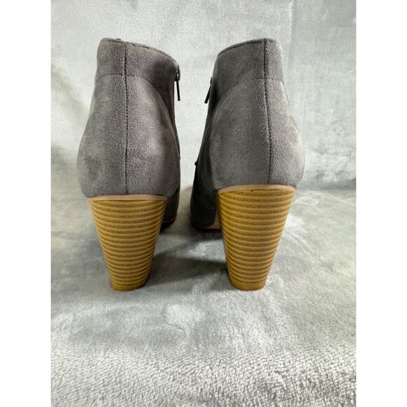 Maurices Boots Women's 7.5 Grey Trina 3" heels ankle booties w/ Buckle - Picture 2 of 16